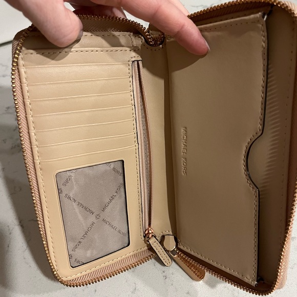 Michael Kors Wallet - Rose Gold - Picture 4 of 5